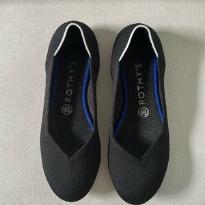 Rothy’s black flats w/white piping size 8
